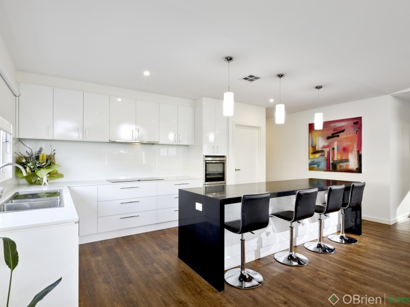 5 Charlwood Court, Drouin VIC 3818