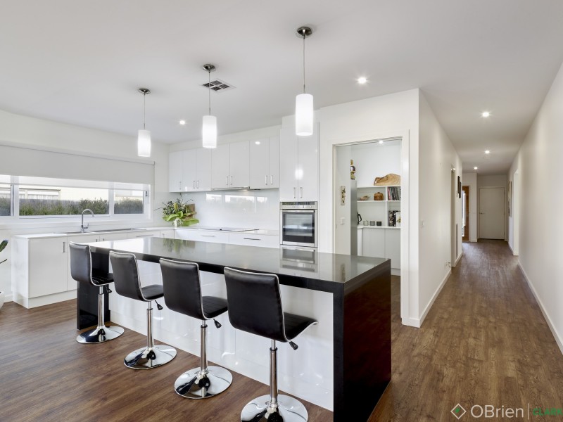 5 Charlwood Court, Drouin VIC 3818