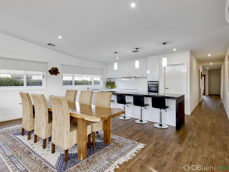 5 Charlwood Court, Drouin VIC 3818