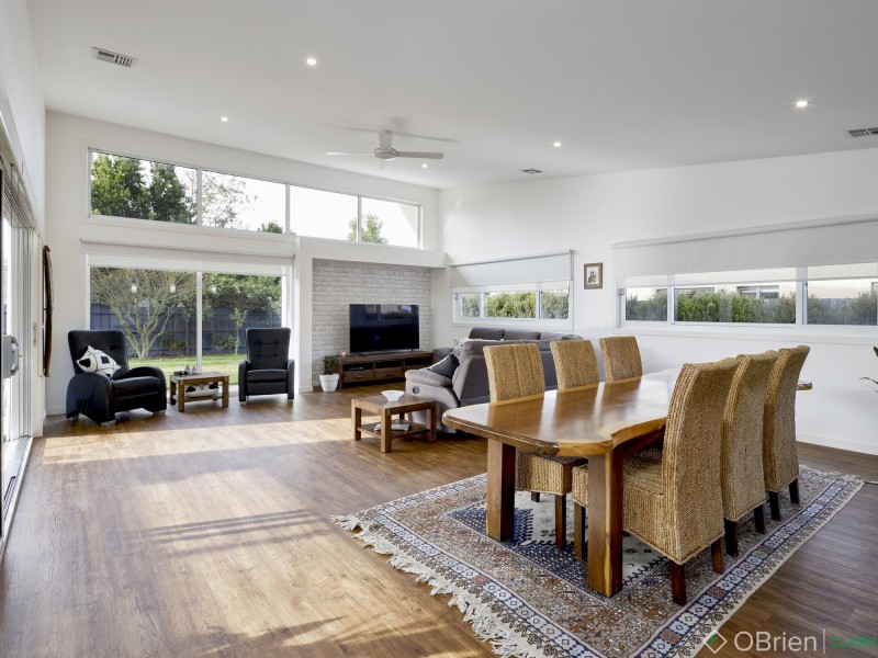 5 Charlwood Court, Drouin VIC 3818