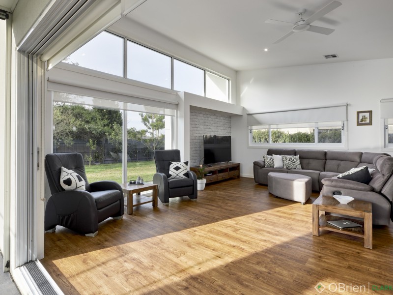 5 Charlwood Court, Drouin VIC 3818