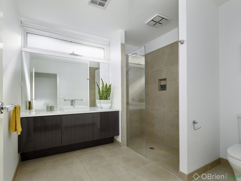 5 Charlwood Court, Drouin VIC 3818