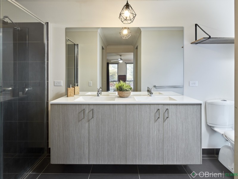 3 Lakeview Court, Drouin VIC 3818