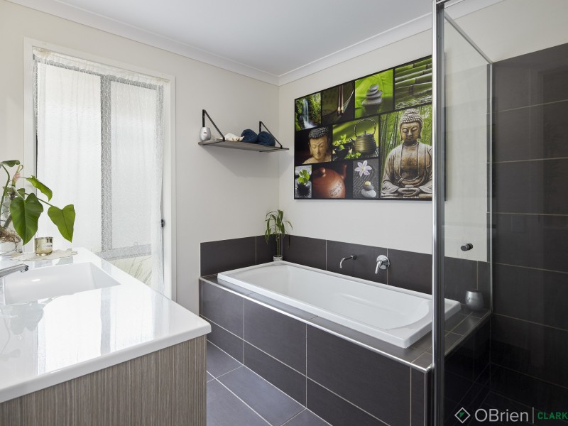 3 Lakeview Court, Drouin VIC 3818