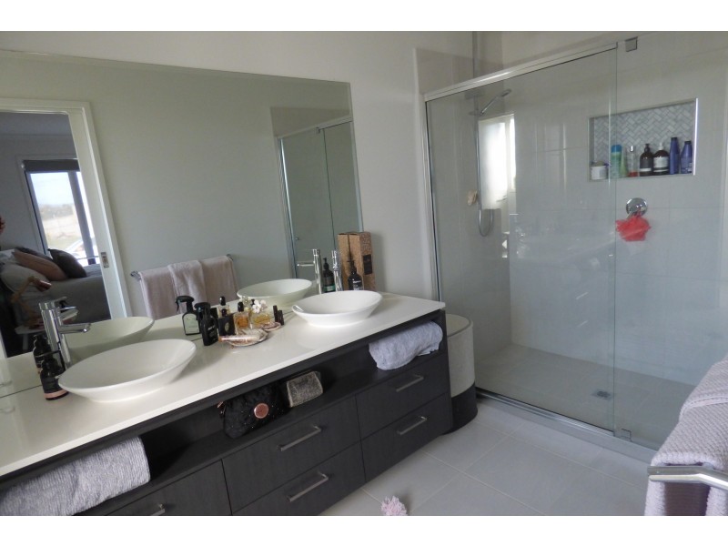 10 Buckland Drive, Warragul VIC 3820