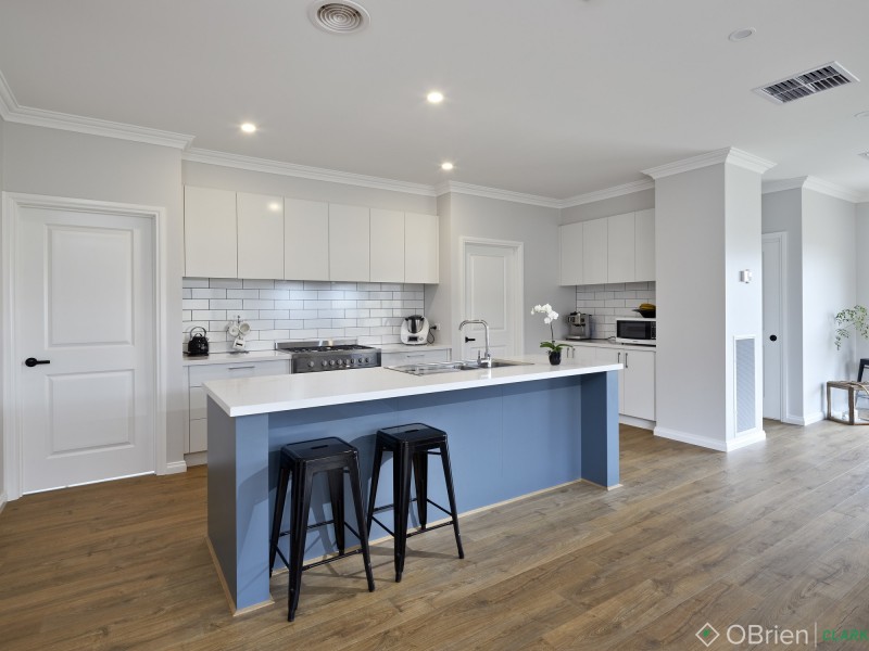 17 Streeton Drive, Warragul VIC 3820