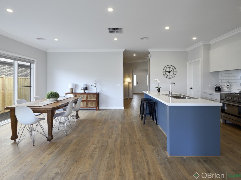 17 Streeton Drive, Warragul VIC 3820