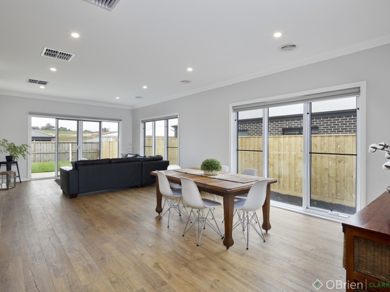 17 Streeton Drive, Warragul VIC 3820