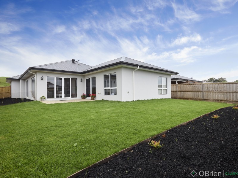17 Streeton Drive, Warragul VIC 3820