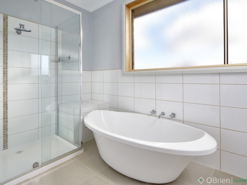 7 Bambra Court, Drouin VIC 3818