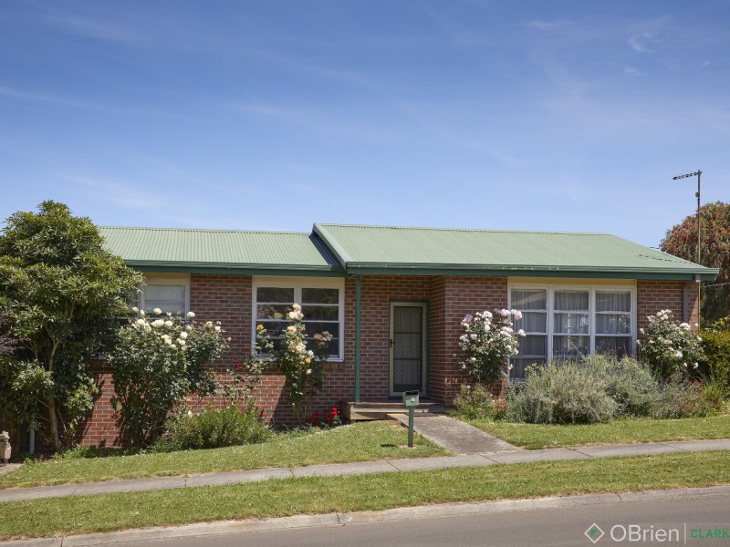 7 Bambra Court, Drouin VIC 3818