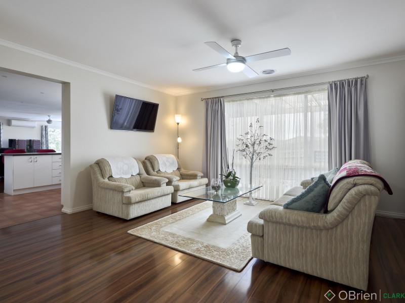 17 Janine Court, Drouin VIC 3818