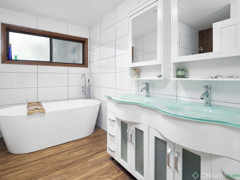 70 Longwarry Road, Drouin VIC 3818