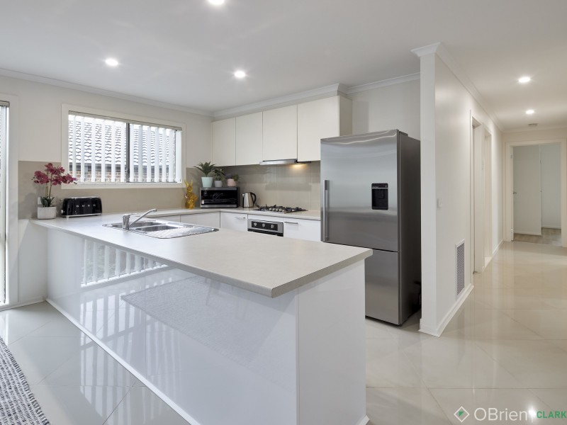 1/11 Vivian Court, Drouin VIC 3818