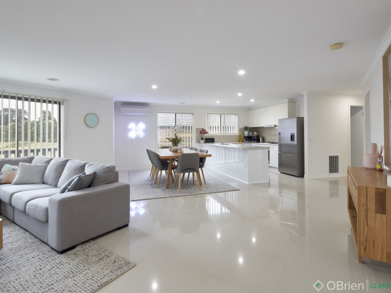 1/11 Vivian Court, Drouin VIC 3818