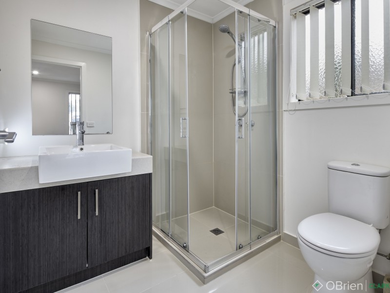 1/11 Vivian Court, Drouin VIC 3818