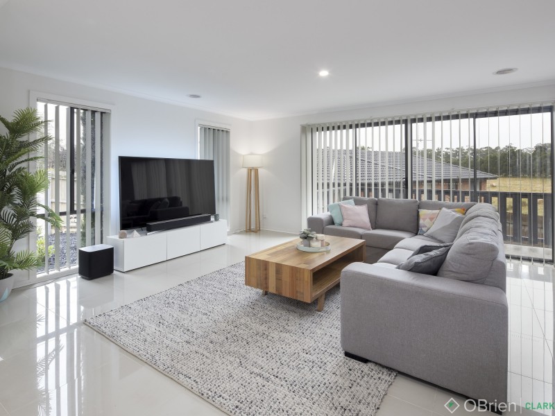 1/11 Vivian Court, Drouin VIC 3818