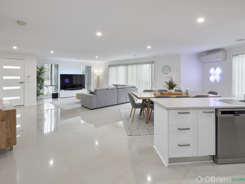 1/11 Vivian Court, Drouin VIC 3818