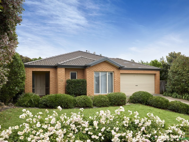 19 Claudia Crescent, Drouin VIC 3818
