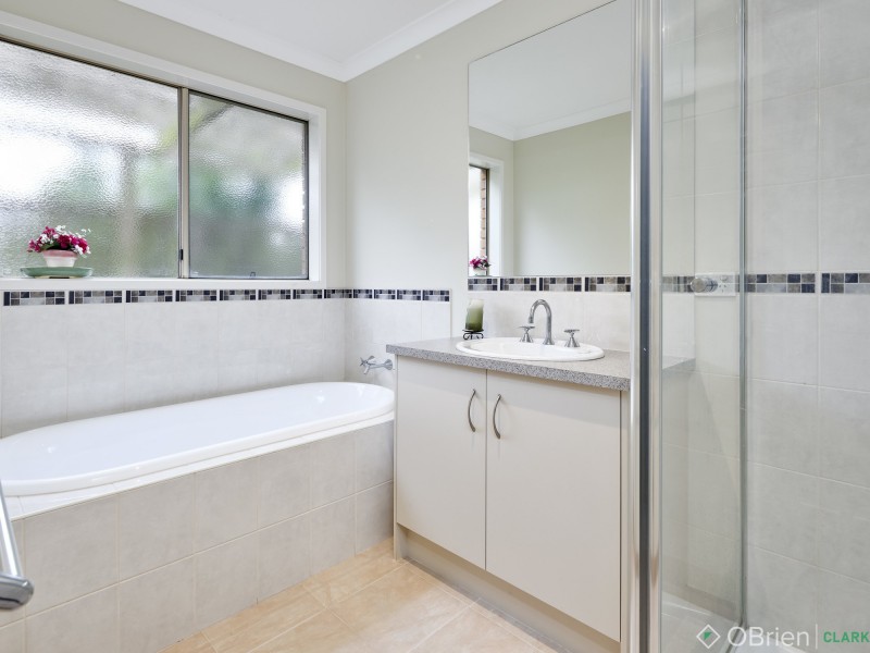 19 Claudia Crescent, Drouin VIC 3818