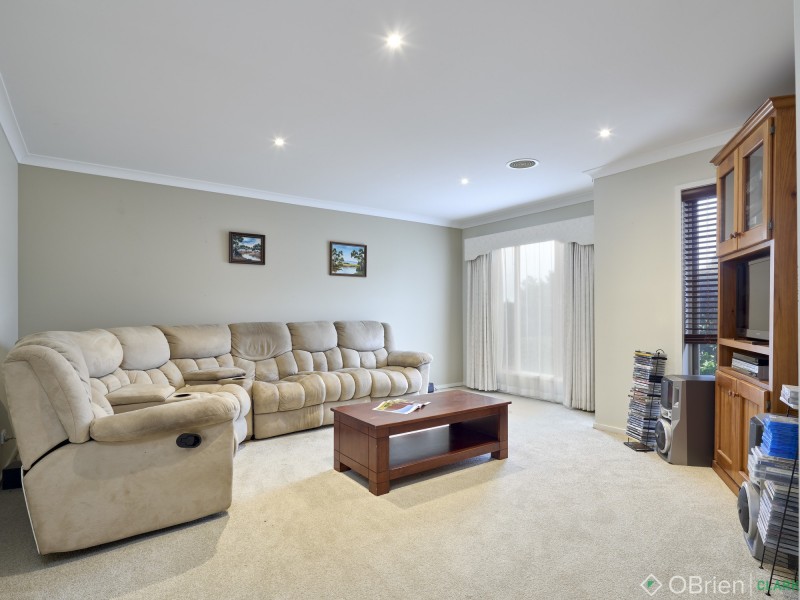 19 Claudia Crescent, Drouin VIC 3818