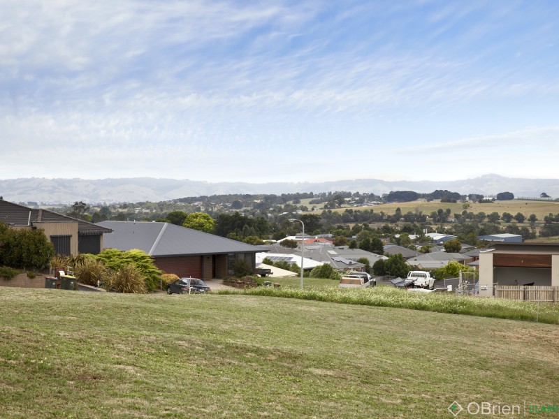 17 Valley Vista Drive, Warragul VIC 3820