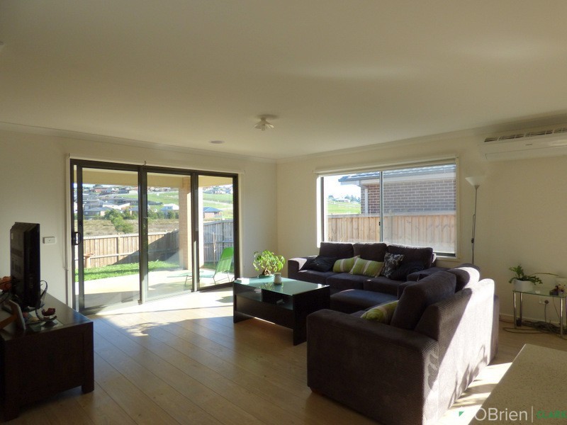 39 Empire Avenue, Drouin VIC 3818