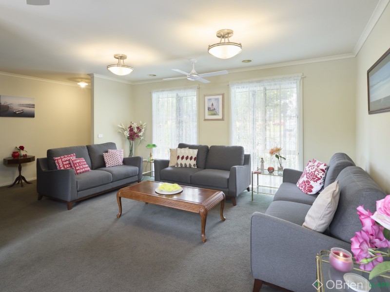 10 Palm Square, Drouin VIC 3818