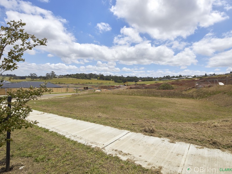 35 King Parrot Boulevard, Drouin VIC 3818