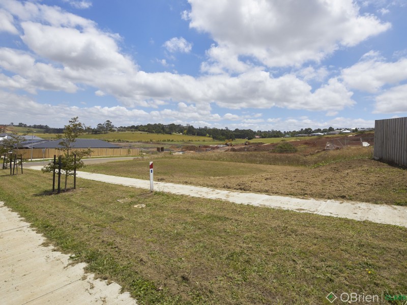35 King Parrot Boulevard, Drouin VIC 3818