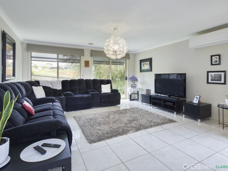 13 Toorongo Street, Drouin VIC 3818