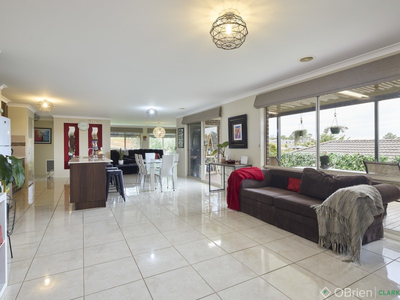 13 Toorongo Street, Drouin VIC 3818