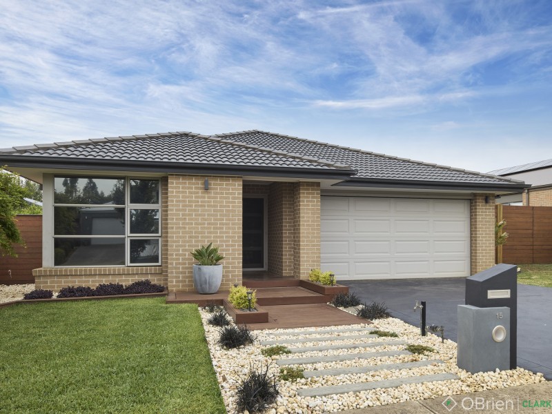 15 Chesterfield Avenue, Warragul VIC 3820