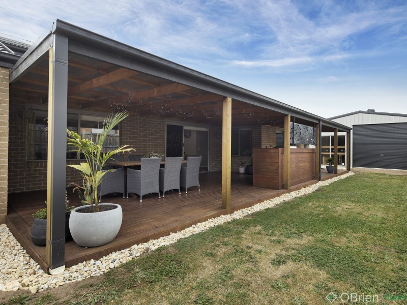 15 Chesterfield Avenue, Warragul VIC 3820