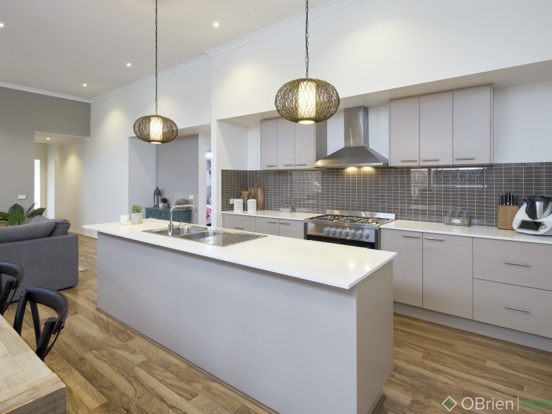 15 Chesterfield Avenue, Warragul VIC 3820