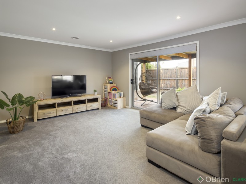 15 Chesterfield Avenue, Warragul VIC 3820