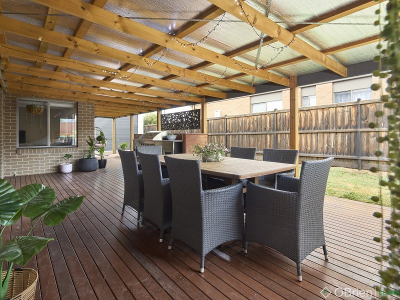 15 Chesterfield Avenue, Warragul VIC 3820