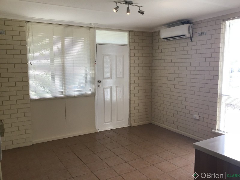 1/43 Lampard Road, Drouin VIC 3818