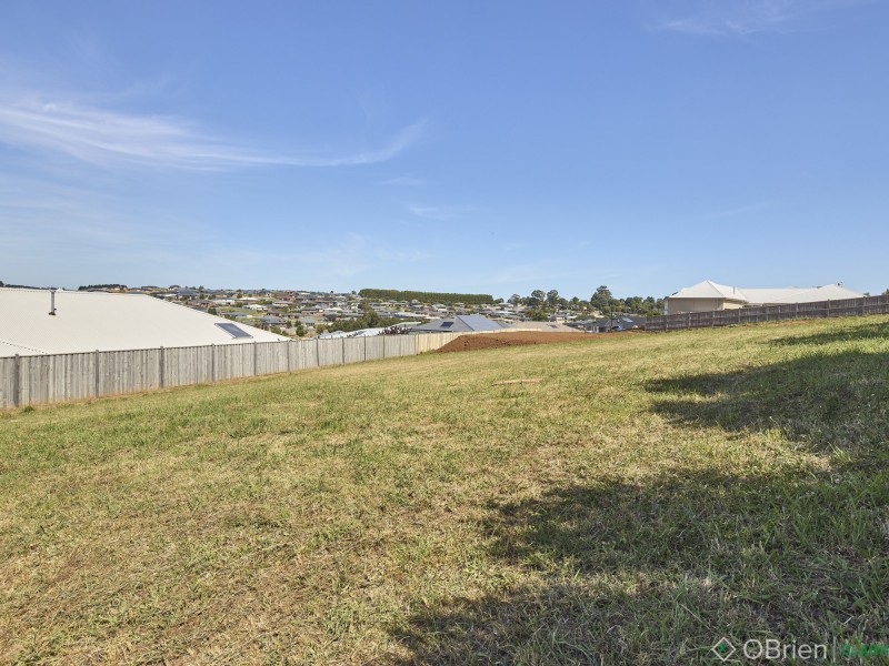 38 Jackson Drive, Drouin VIC 3818