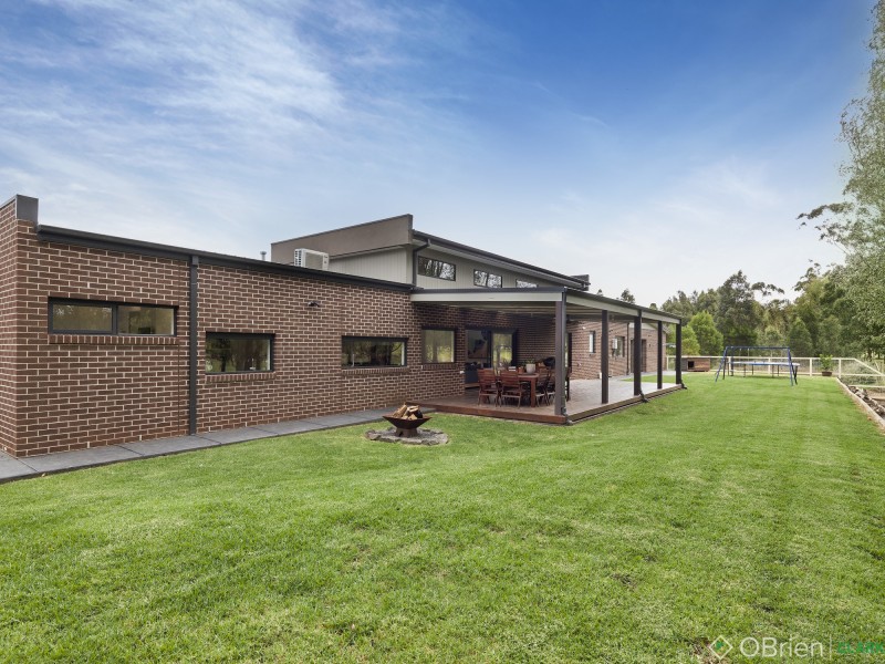 61 Jackson Drive, Drouin VIC 3818