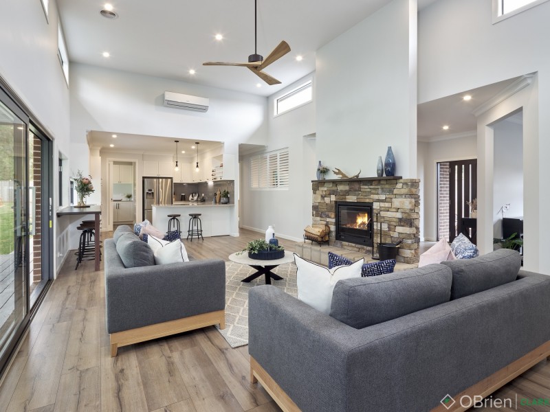 61 Jackson Drive, Drouin VIC 3818