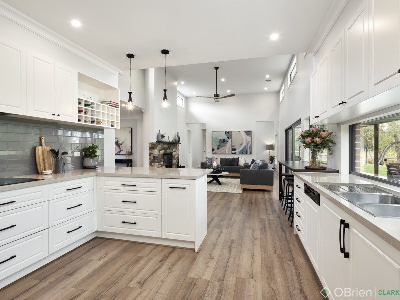 61 Jackson Drive, Drouin VIC 3818
