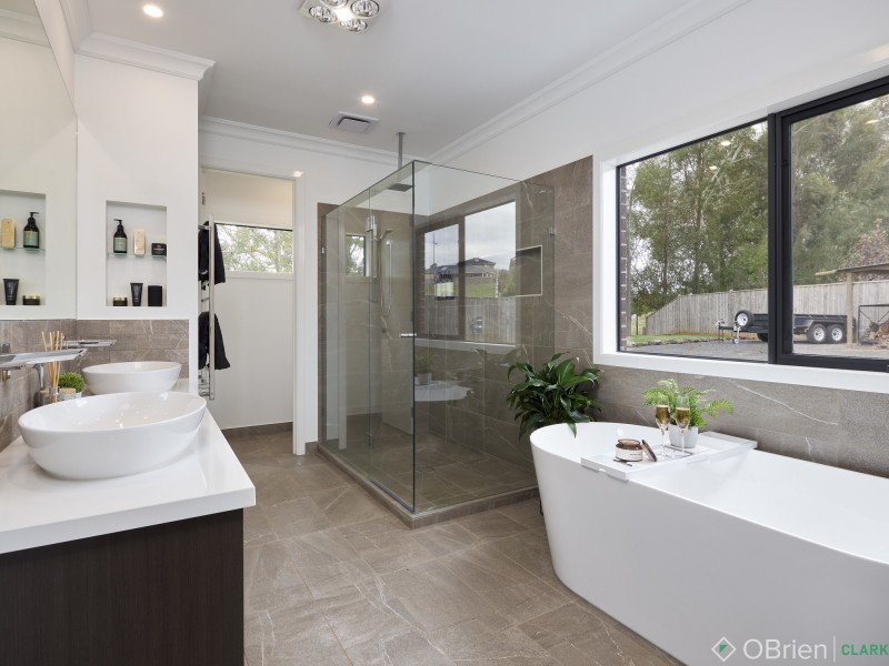 61 Jackson Drive, Drouin VIC 3818