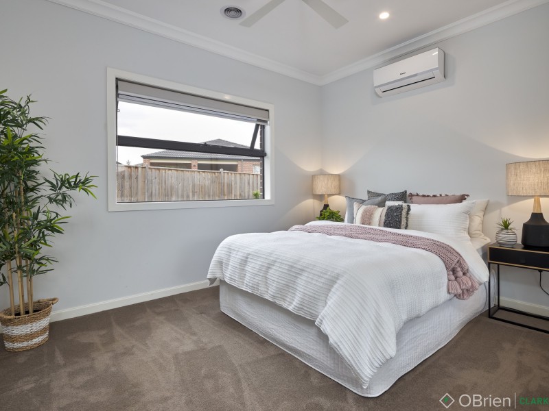 61 Jackson Drive, Drouin VIC 3818