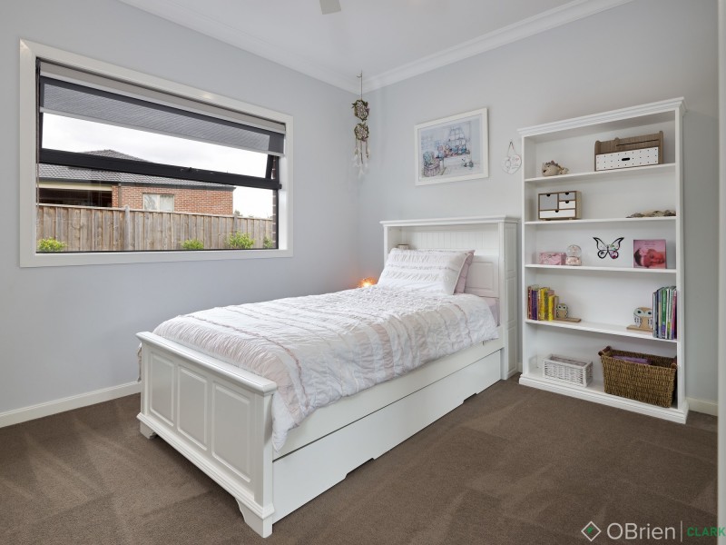 61 Jackson Drive, Drouin VIC 3818
