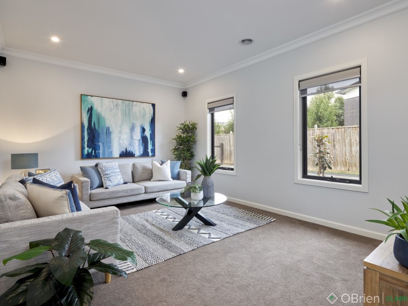 61 Jackson Drive, Drouin VIC 3818