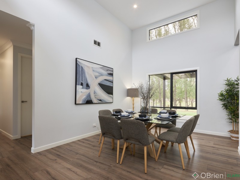 61 Jackson Drive, Drouin VIC 3818