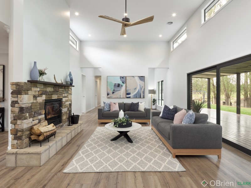 61 Jackson Drive, Drouin VIC 3818