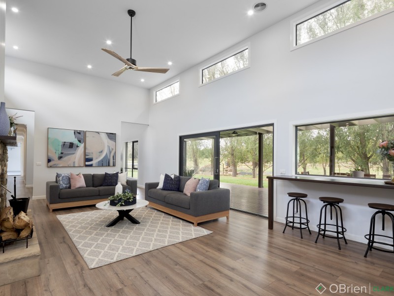 61 Jackson Drive, Drouin VIC 3818