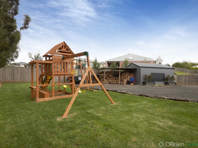 61 Jackson Drive, Drouin VIC 3818